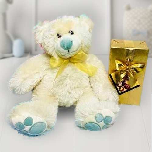 Cuddles N Chocolates Gift Set